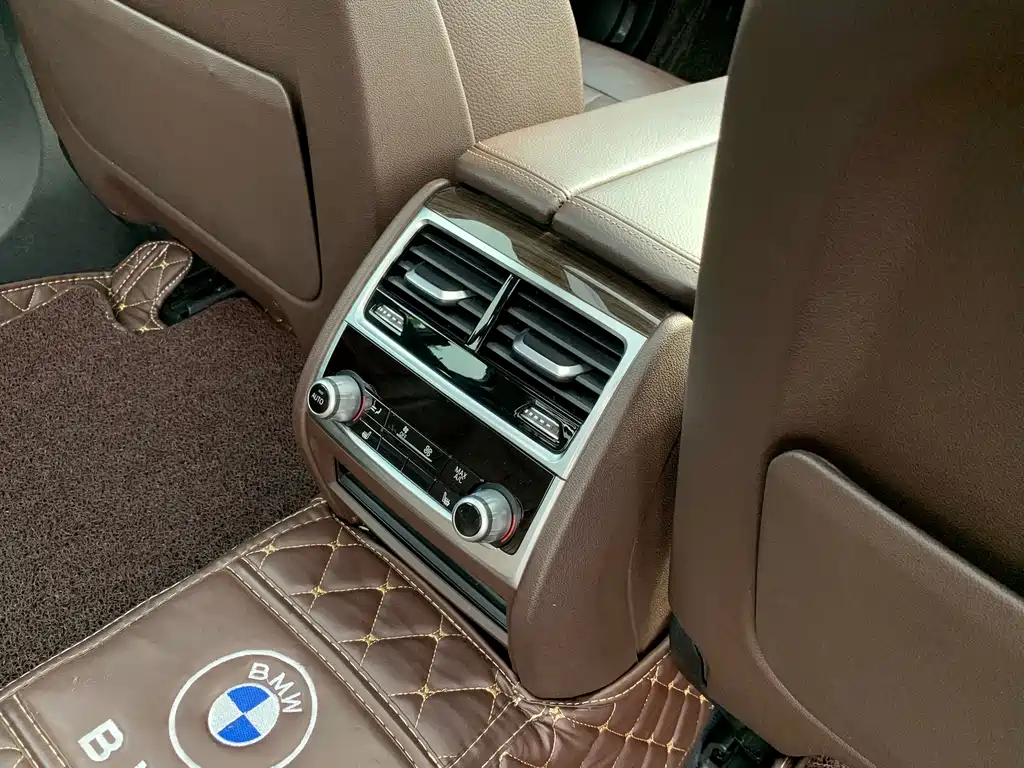 BMW 7 Series 2016 — фото 31