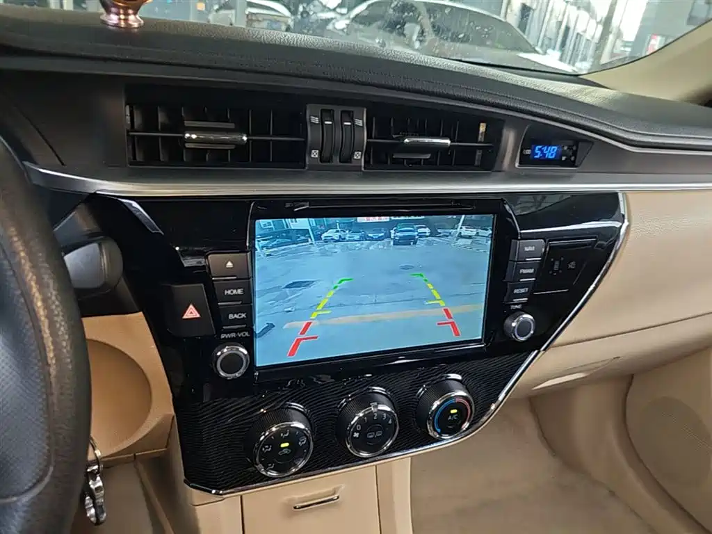 Toyota Corolla 2015 — фото 13