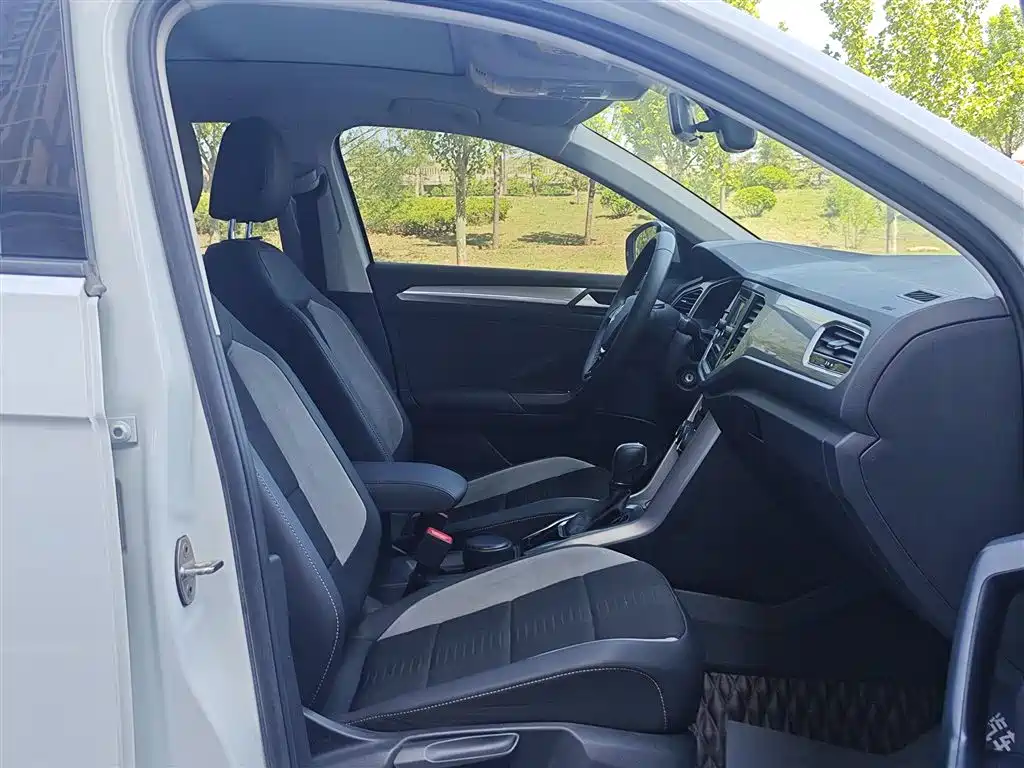 Volkswagen T-Roc 2020 — фото 16