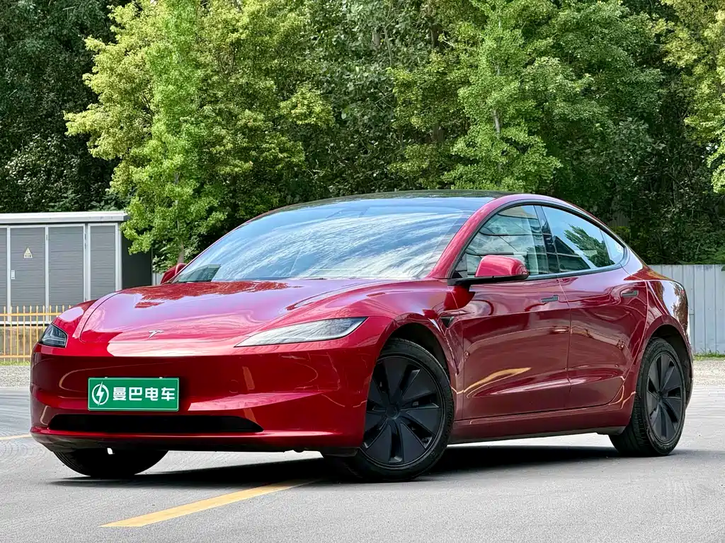 Tesla Model 3 2025 — фото 1