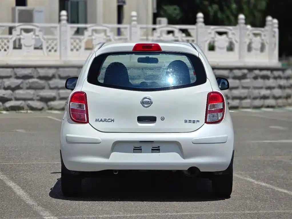 Nissan March 2013
