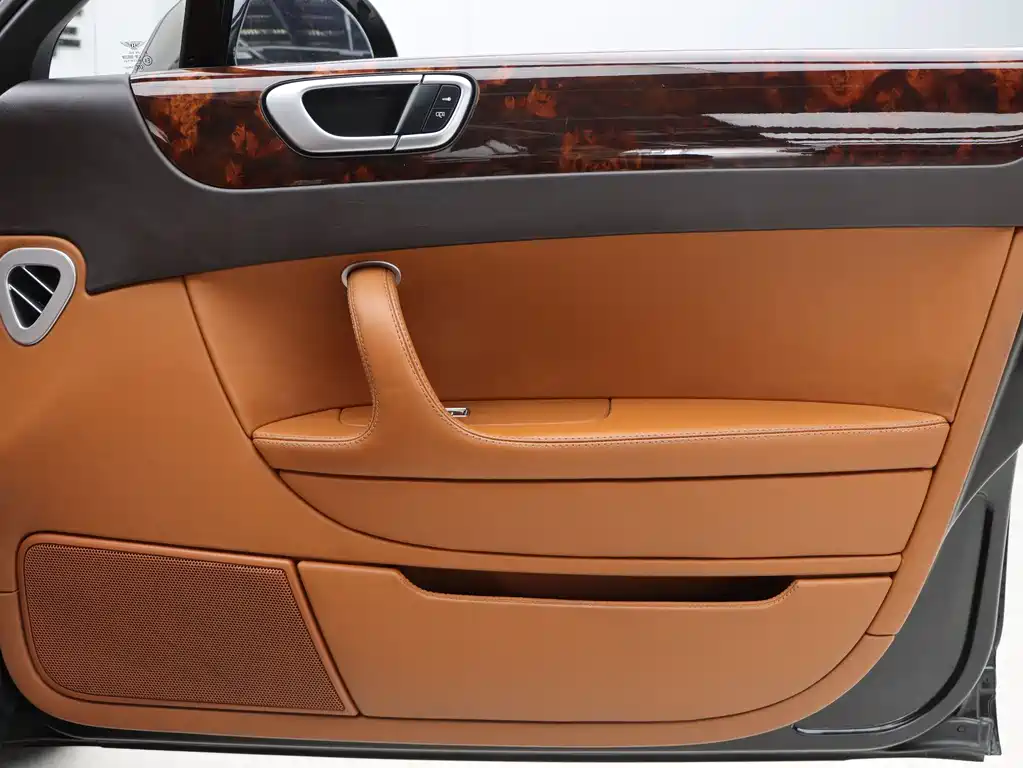 Bentley Flying Spur 2014 — фото 18