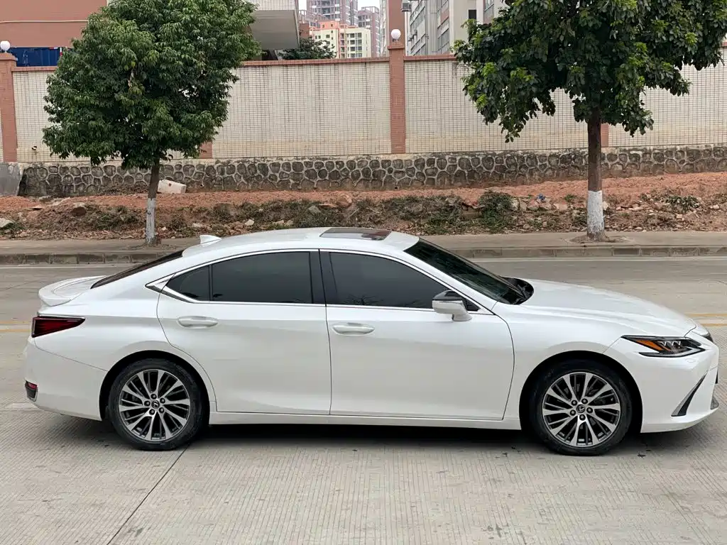 Lexus ES 2021 — фото 14
