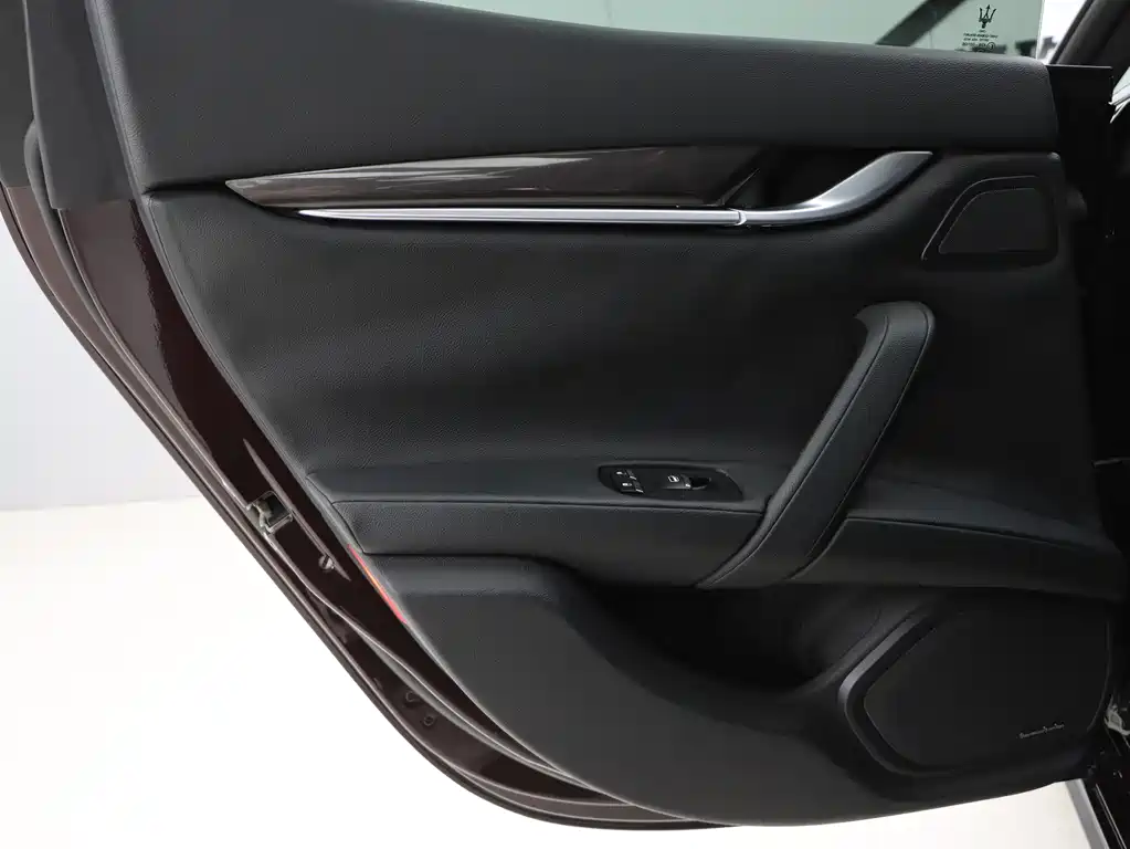 Maserati Ghibli 2015 — фото 26