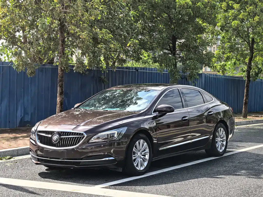 Buick LaCrosse 2018 — фото 1