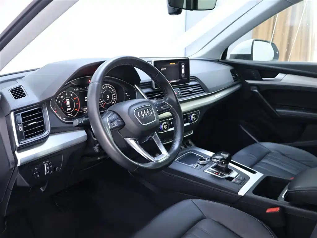 Audi Q5L 2020 — фото 11