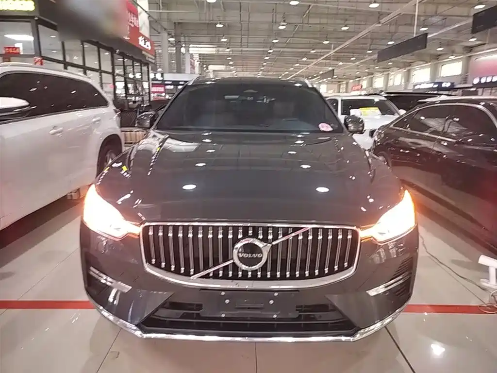 Volvo XC60 2022 — фото 3