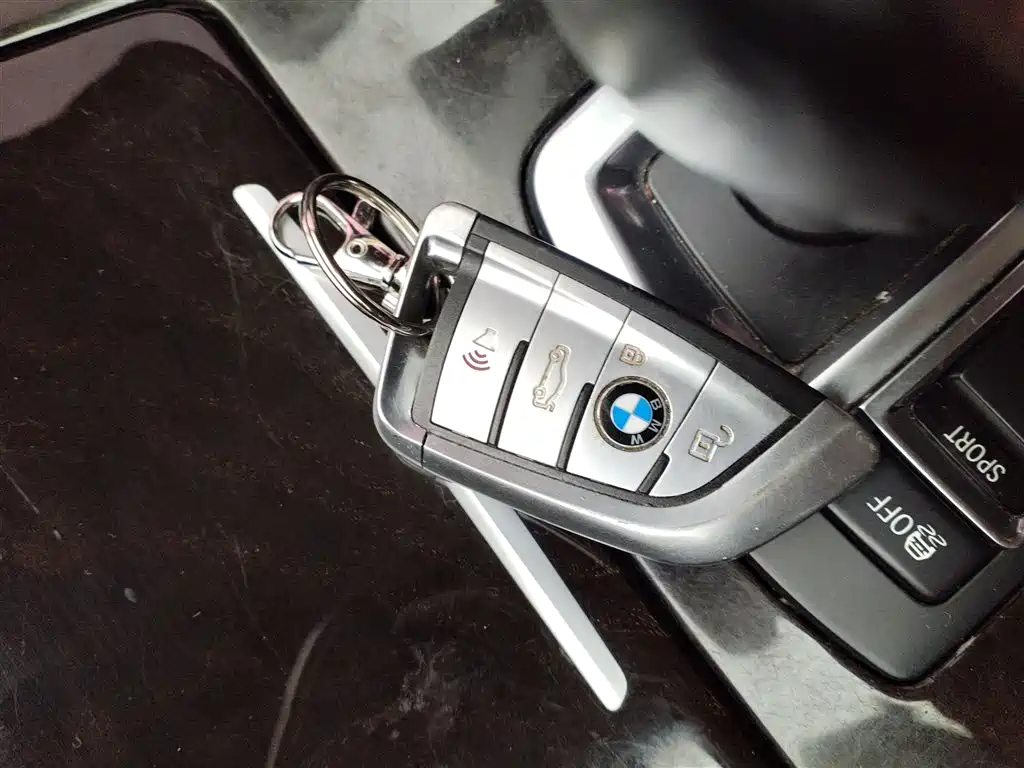 BMW 5 Series 2015 — фото 9