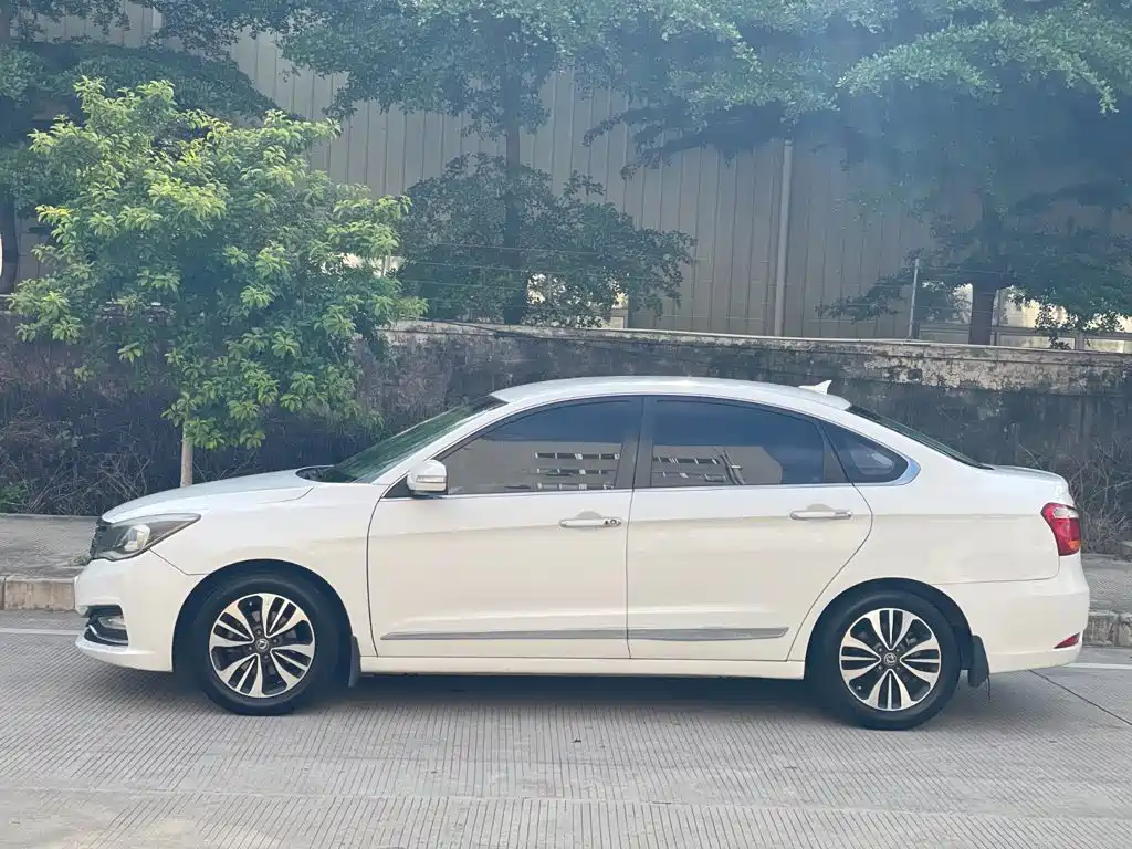 Dongfeng Fengshen A60 2016 — фото 8