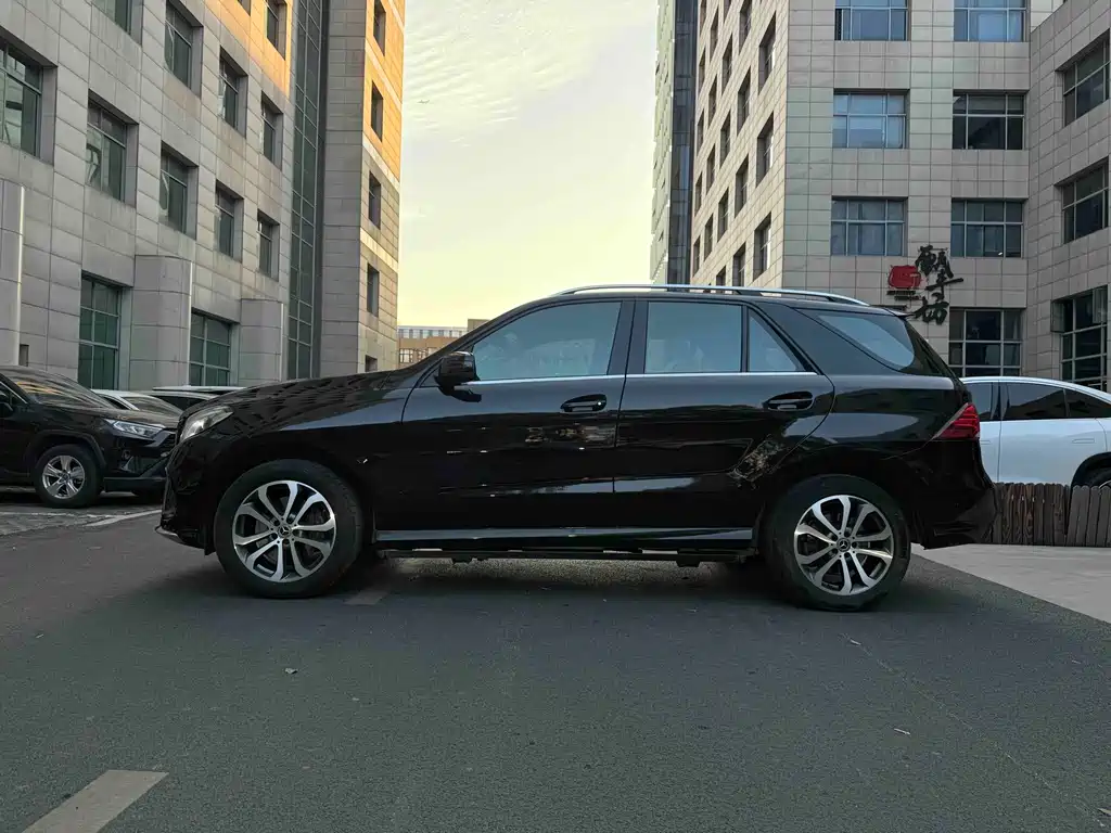 Mercedes-Benz GLE 2017 — фото 3