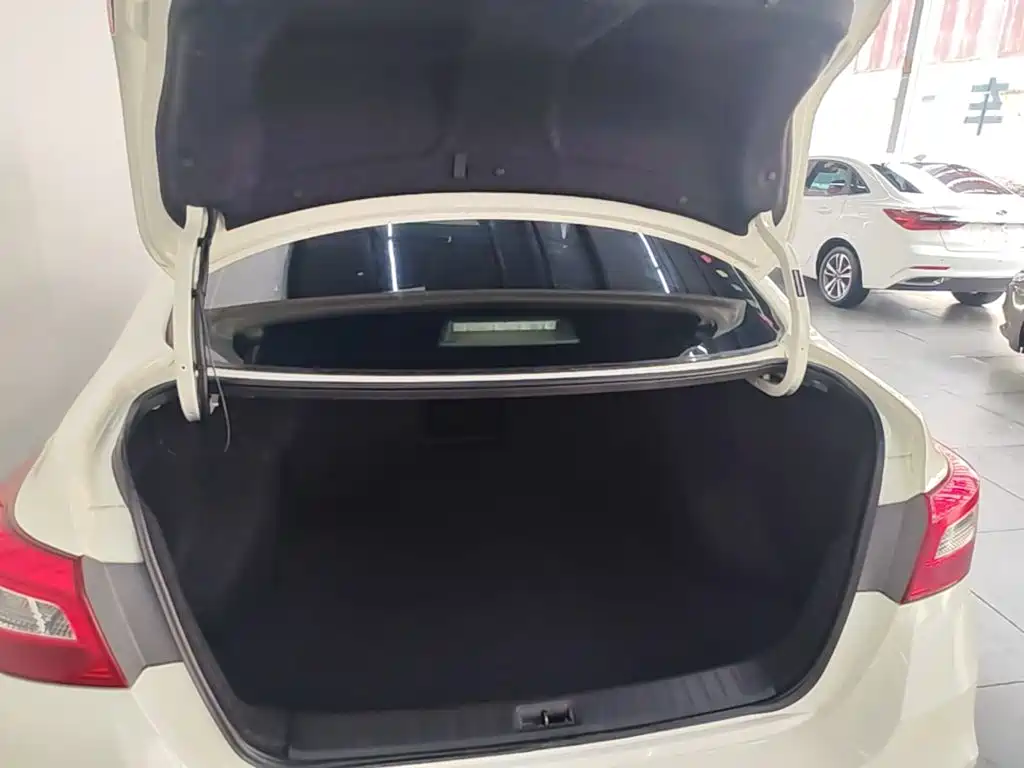 Nissan Sylphy 2018 — фото 19