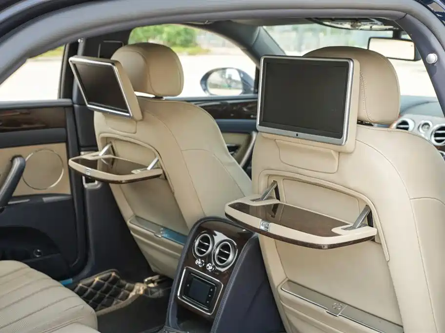 Bentley Flying Spur 2015 — фото 19