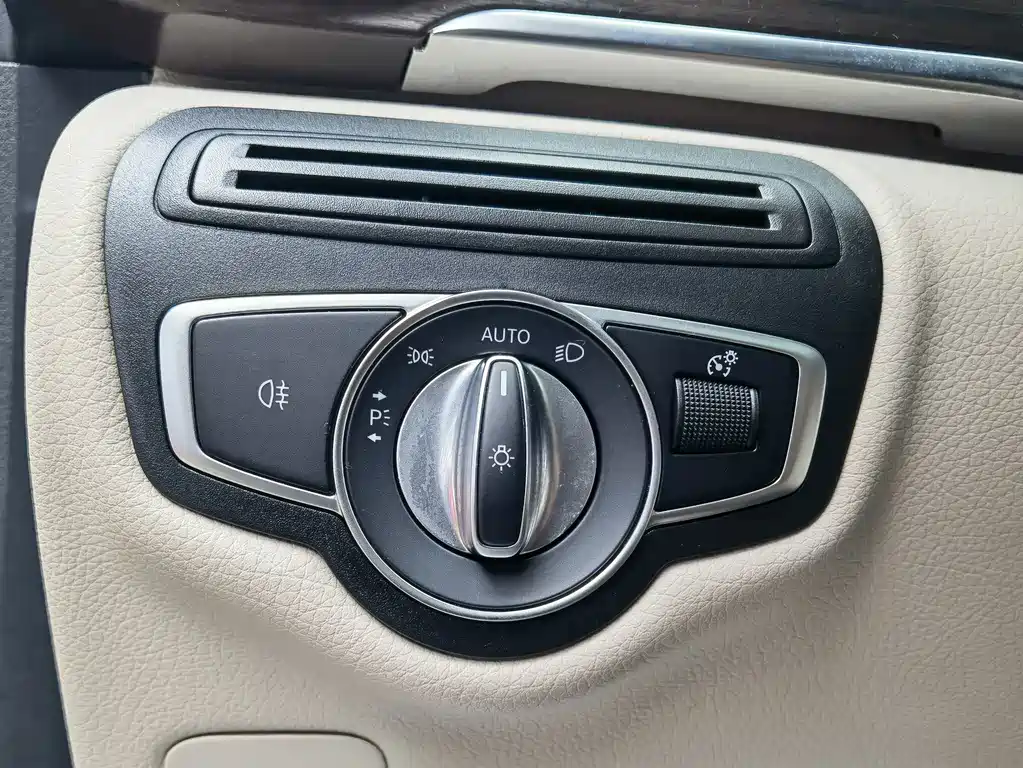 Mercedes-Benz V-Class 2024 — фото 16