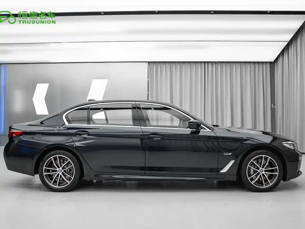 BMW 5 Series New Energy 2023 — фото 7