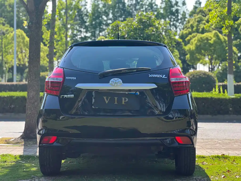 Toyota Yaris L 2017 — фото 8