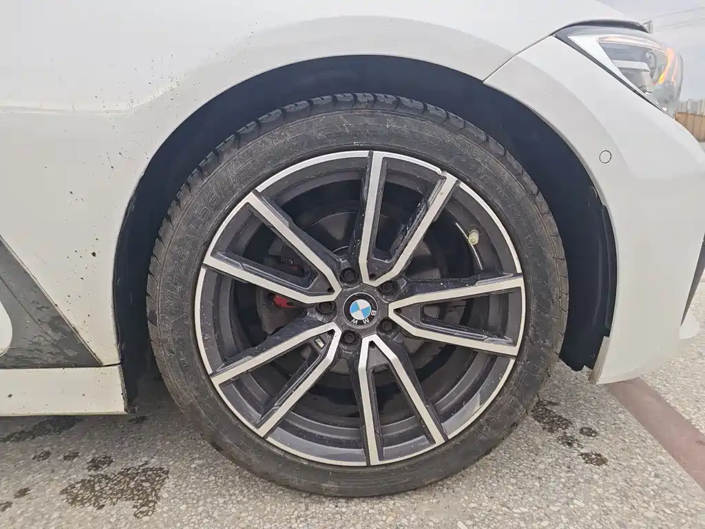 BMW 3 Series 2019 — фото 10
