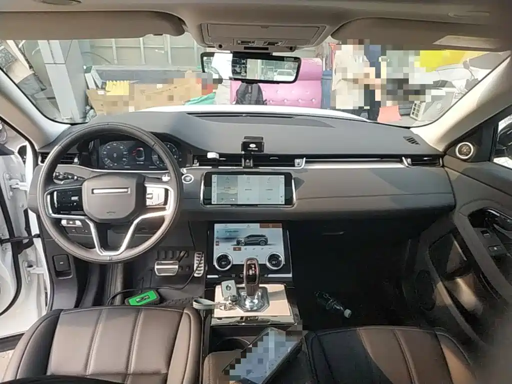 Land Rover Evoque 2023 — фото 10