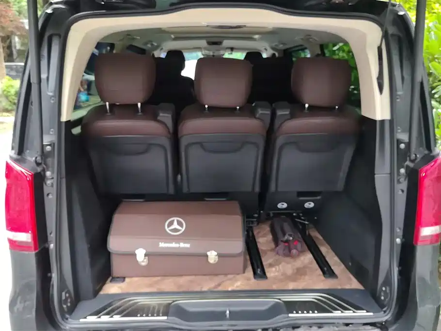 Mercedes-Benz V-Class 2023 — фото 4