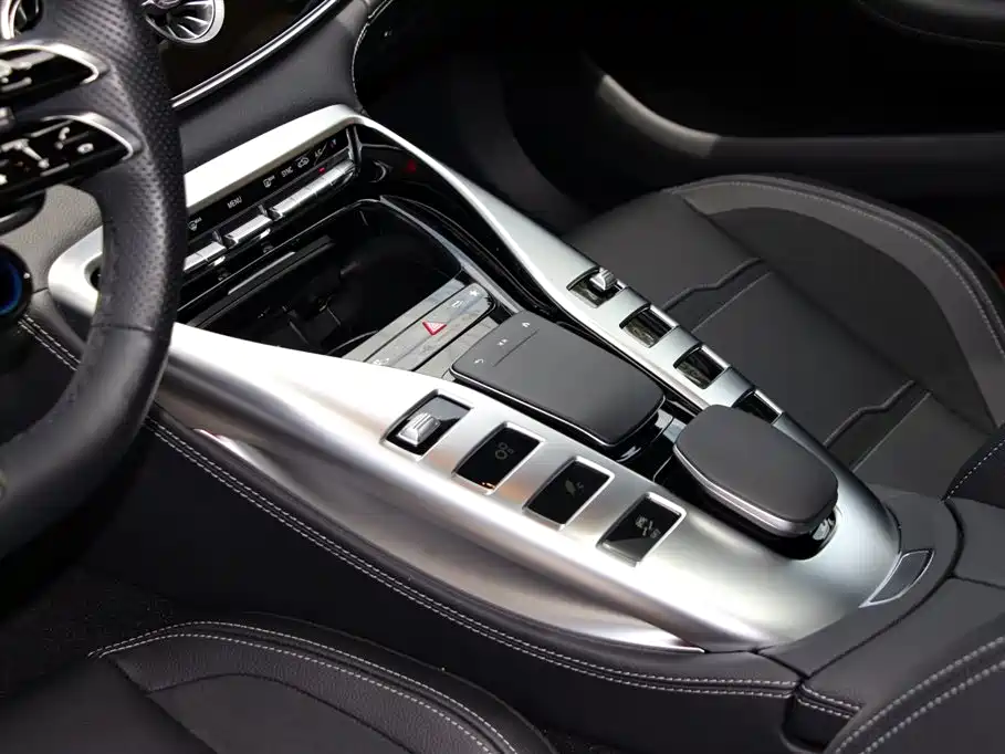 Mercedes-Benz AMG GT 2025 — фото 11