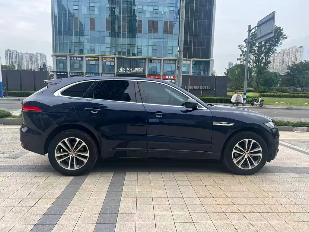 Jaguar F-PACE 2018 — фото 17