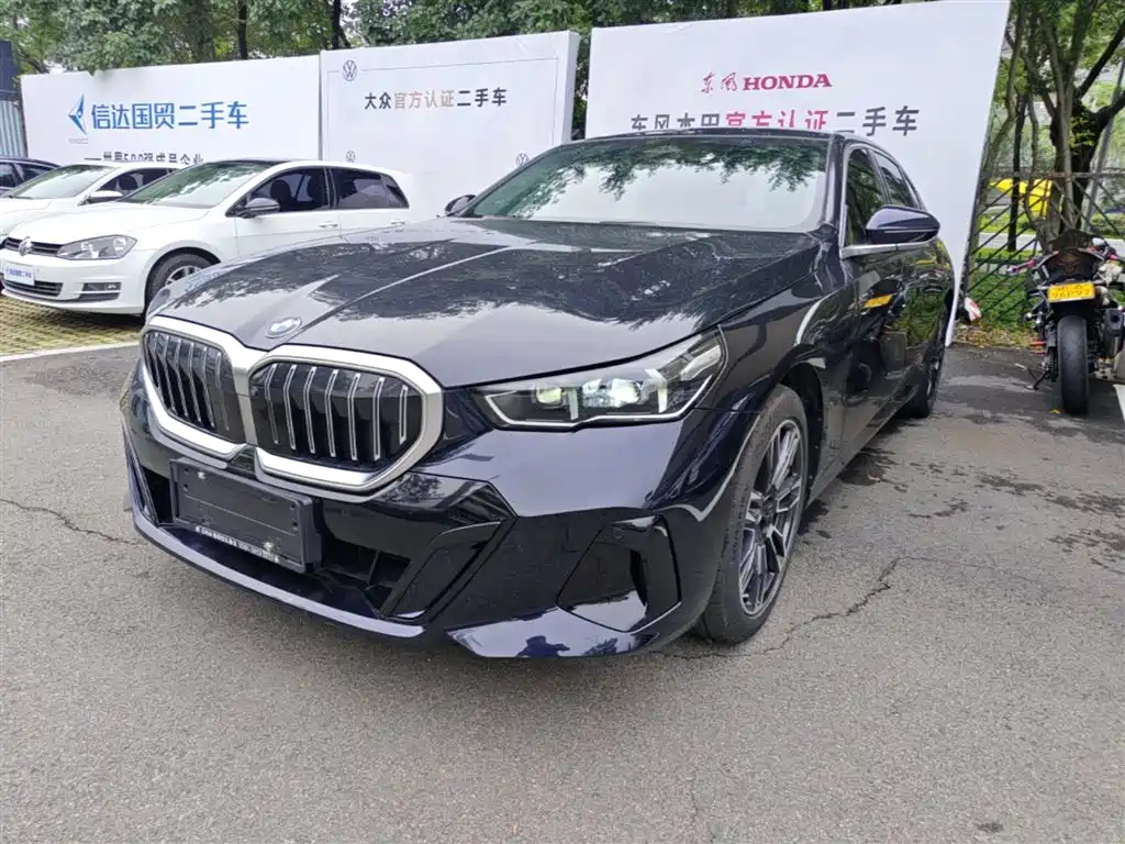 BMW 5 Series 2024 — фото 1