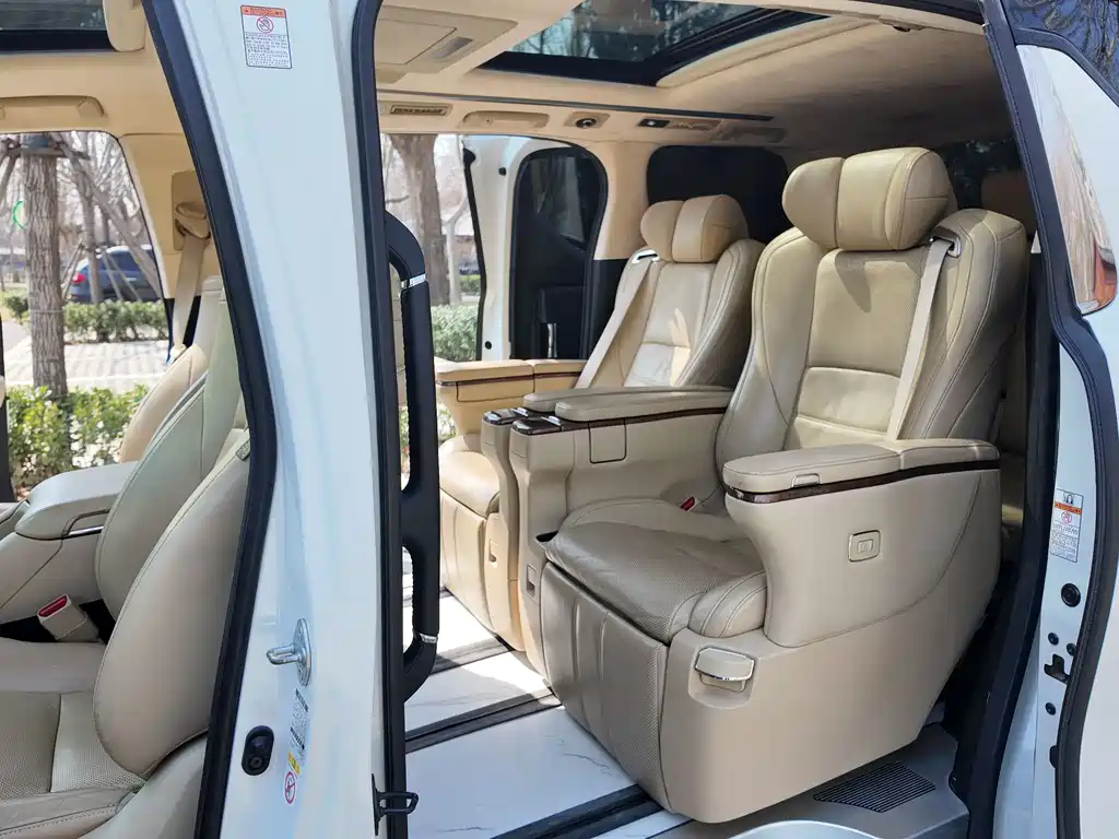 Toyota Alphard 2017 — фото 9