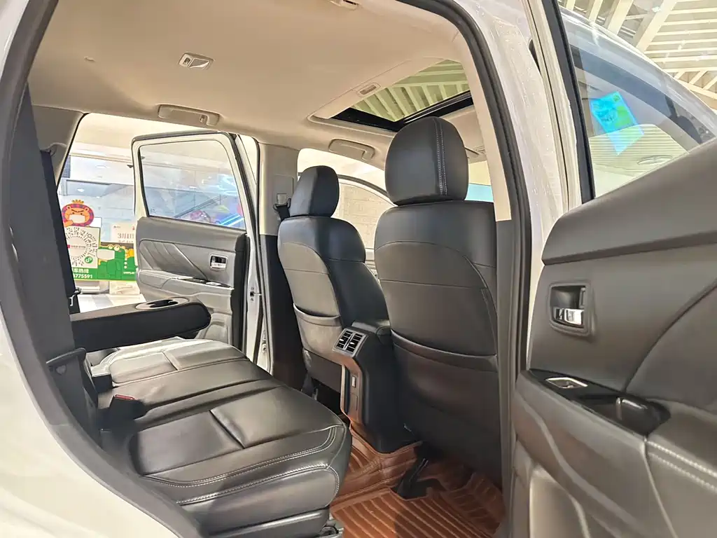 Mitsubishi Outlander 2019 — фото 14