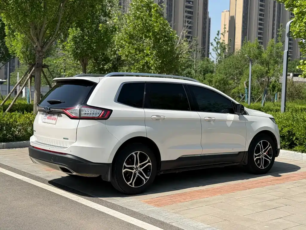 Ford Edge 2017 — фото 17