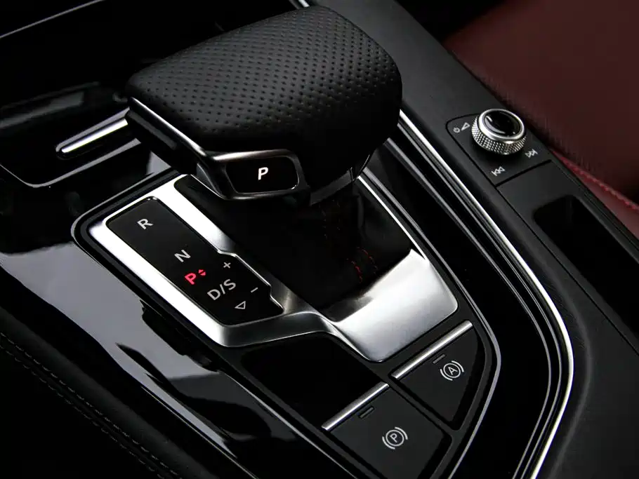 Audi A4L 2025 — фото 21