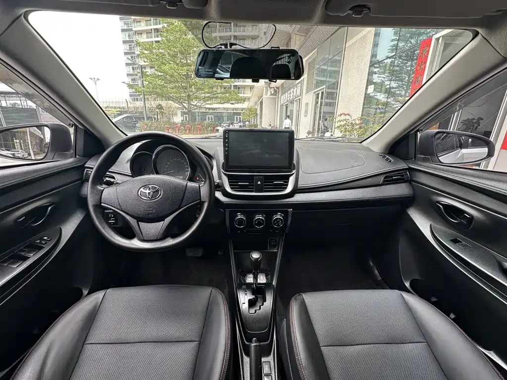 Toyota Yaris L 2021 — фото 16