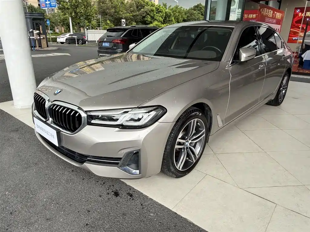 BMW 5 Series 2022 — фото 1