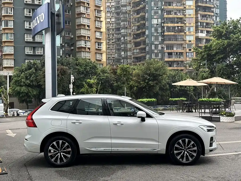 Volvo XC60 2023 — фото 4