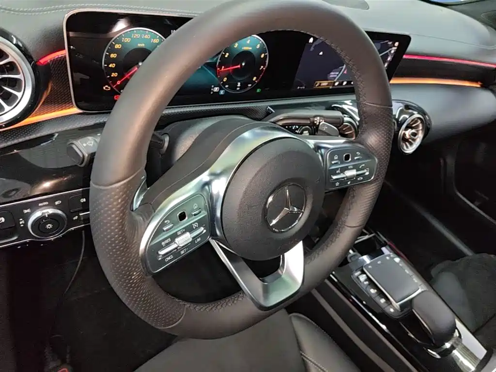 Mercedes-Benz A-Class 2020 — фото 11