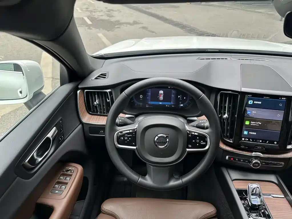 Volvo XC60 2023 — фото 12
