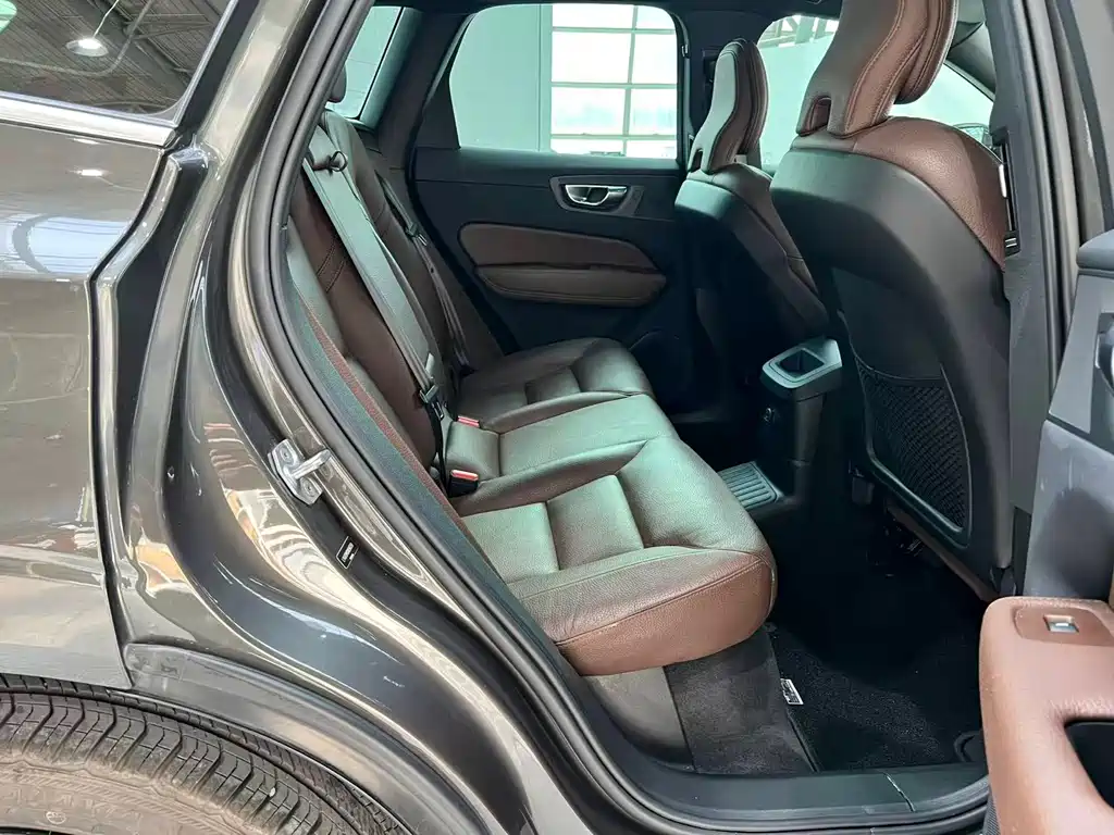 Volvo XC60 PHEV 2022 — фото 14