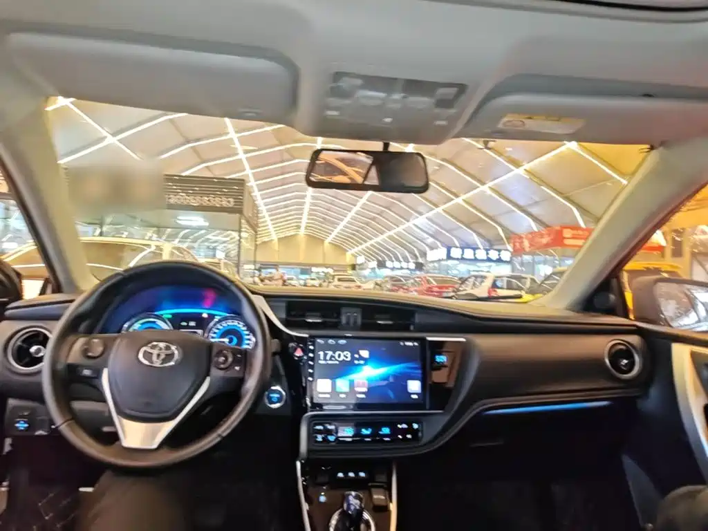Toyota Corolla 2017 — фото 18
