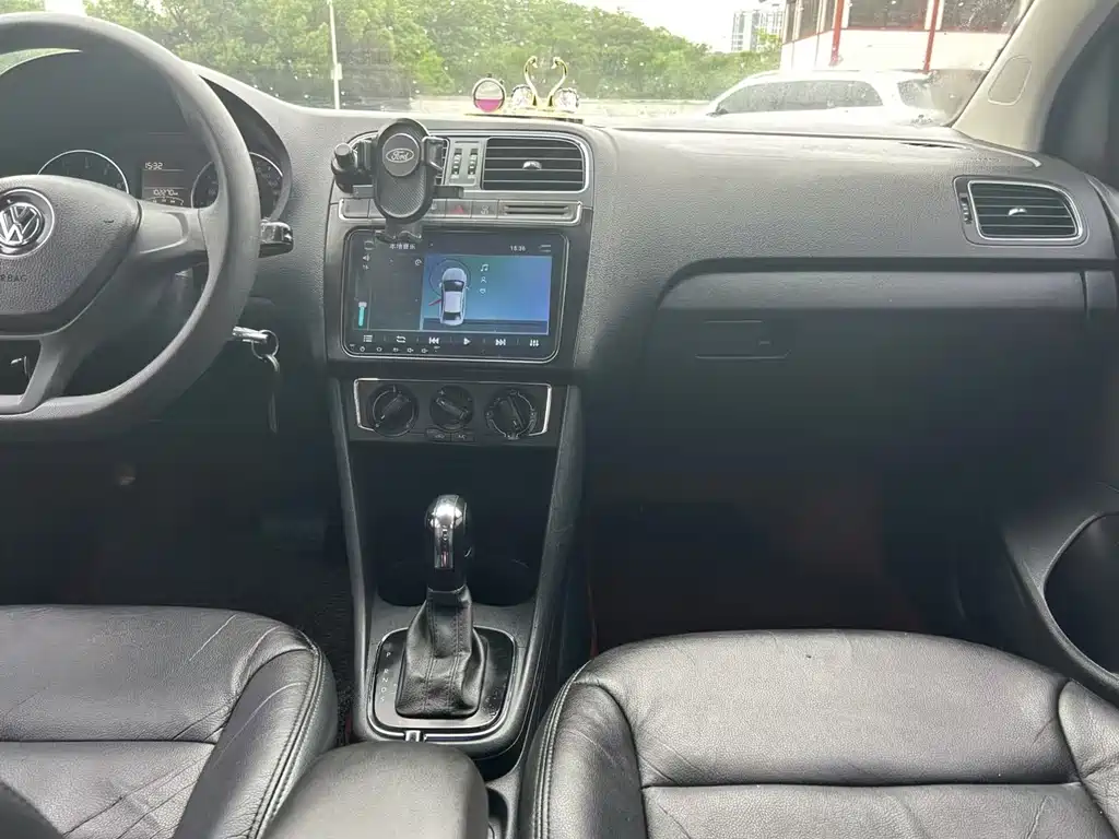 Volkswagen Polo 2015