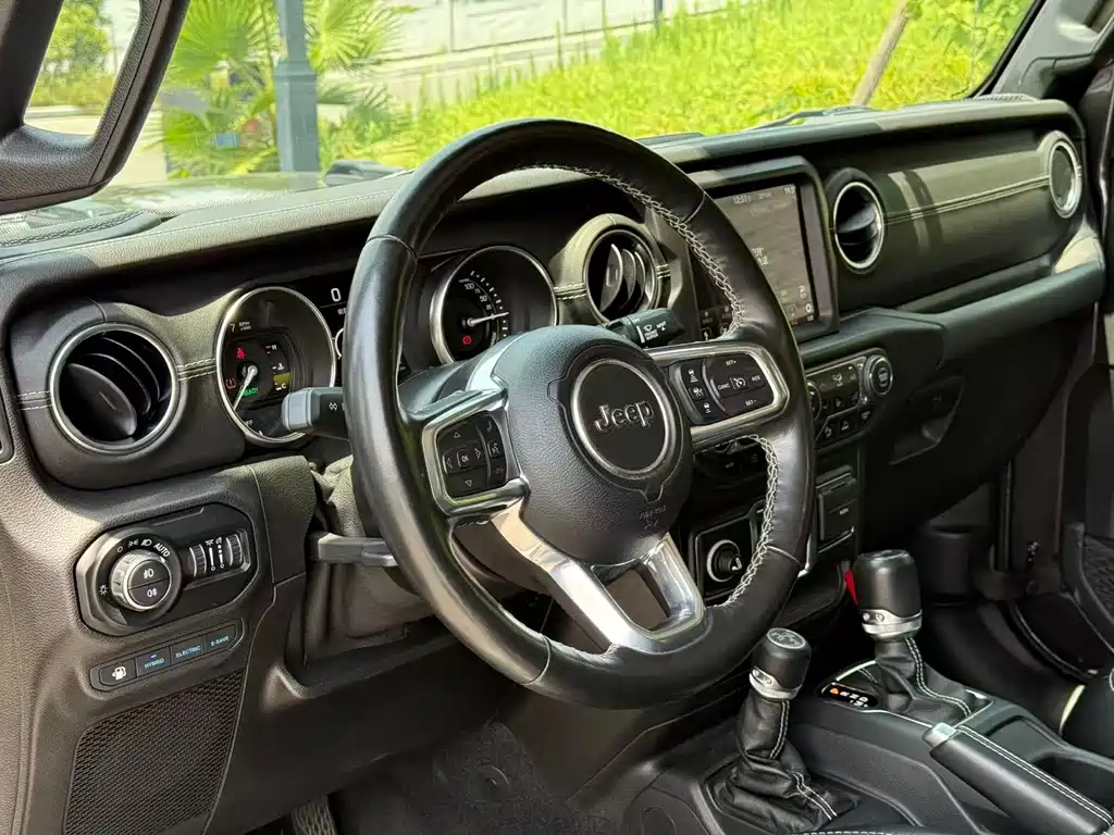 Jeep Wrangler New Energy 2021 — фото 8