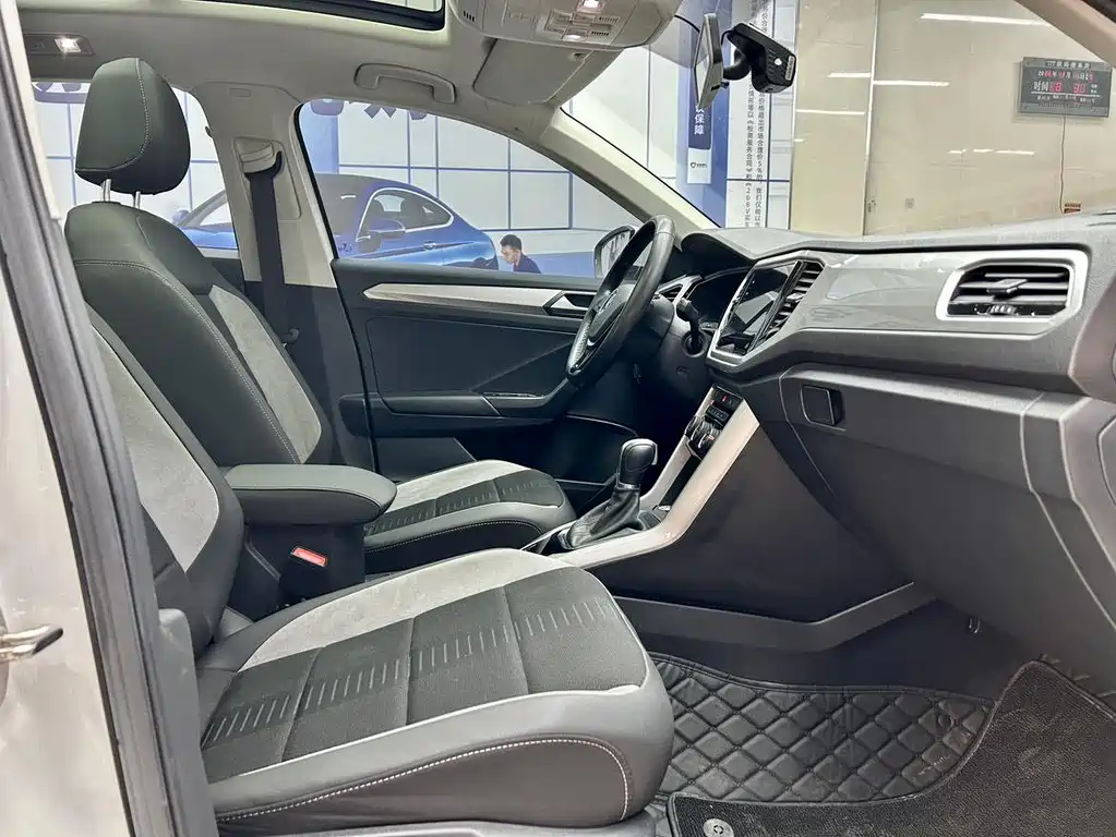 Volkswagen T-Roc 2022 — фото 11