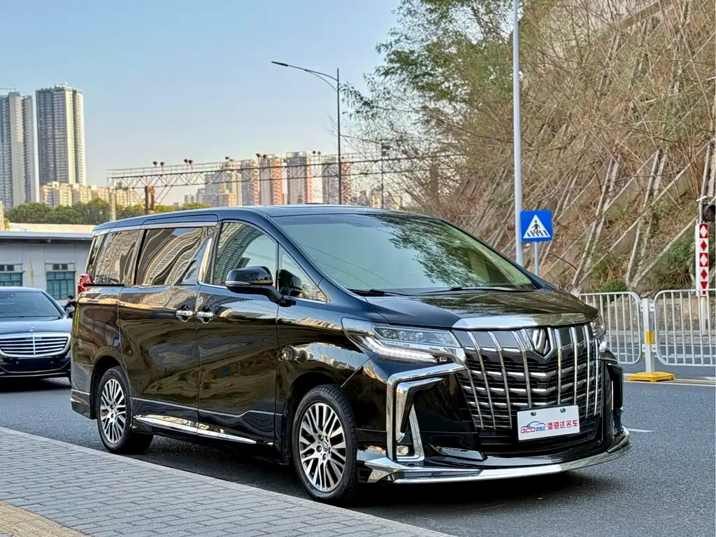 Toyota Alphard 2017 — фото 3
