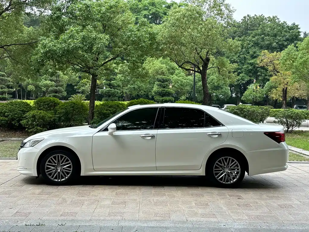 Toyota Crown 2018 — фото 17