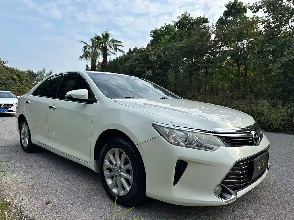 Toyota Camry 2017 — фото 3