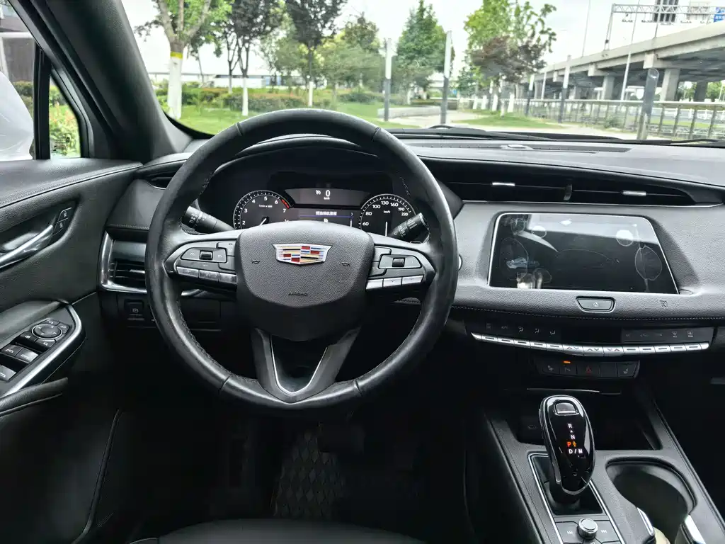 Cadillac XT4 2021 — фото 16