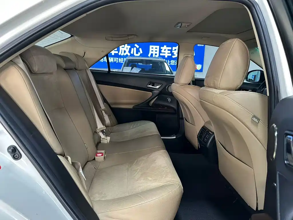 Toyota Reiz 2015