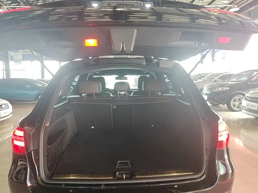 Mercedes-Benz GLC 2018 — фото 15
