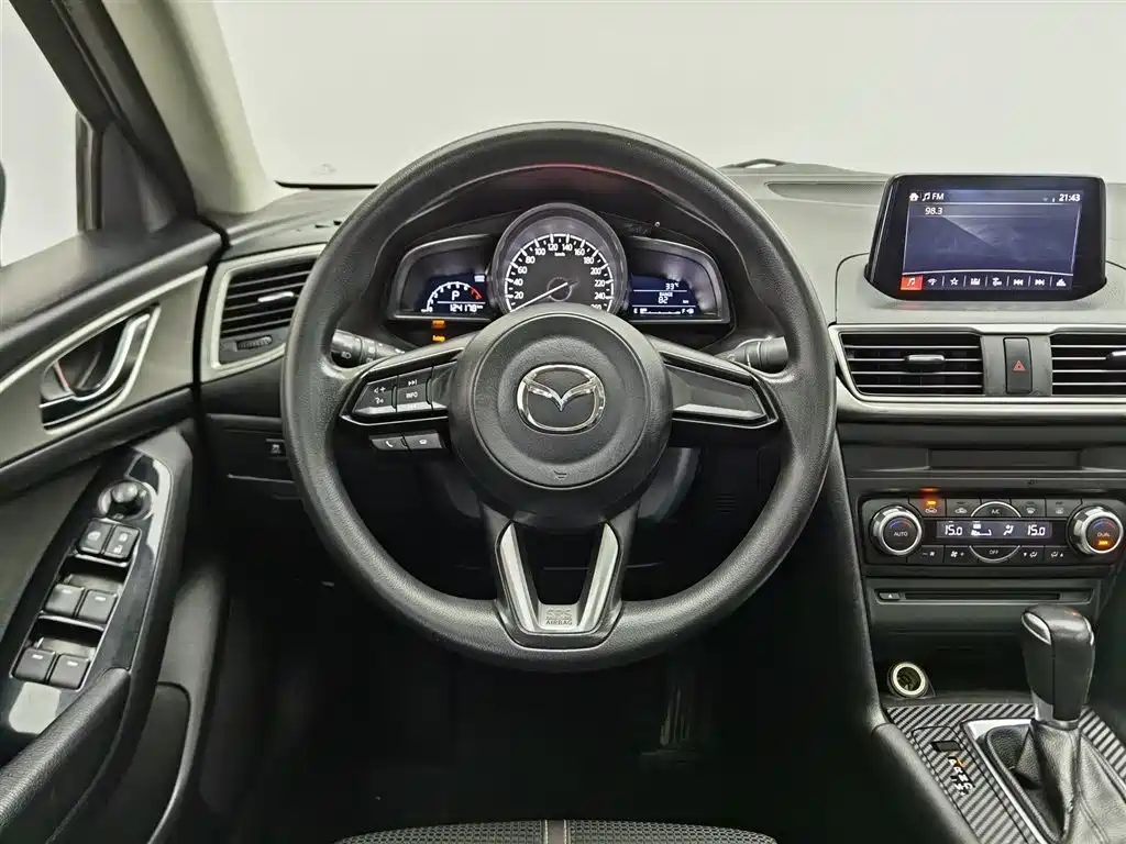 Mazda 3 Axela 2017 — фото 11