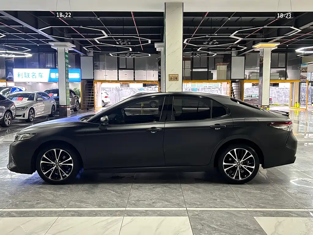 Toyota Camry 2018 — фото 7