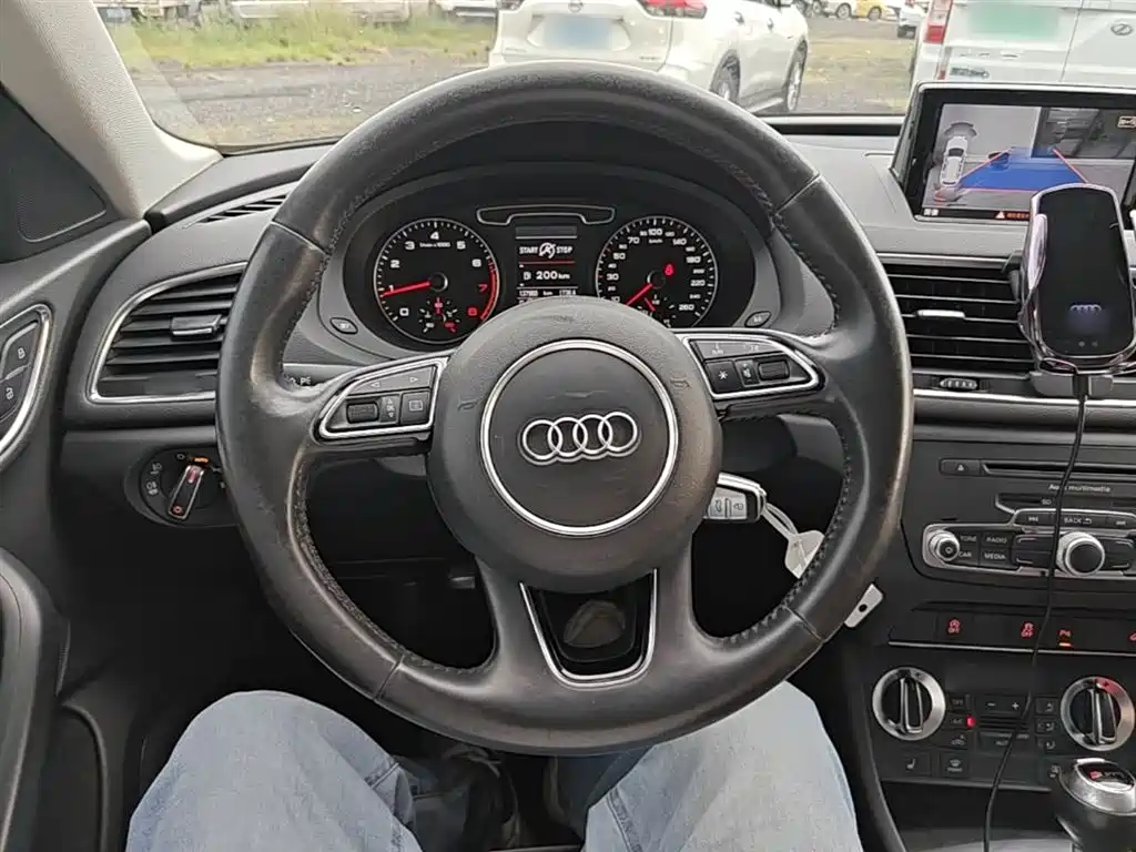 Audi Q3 2014 — фото 11