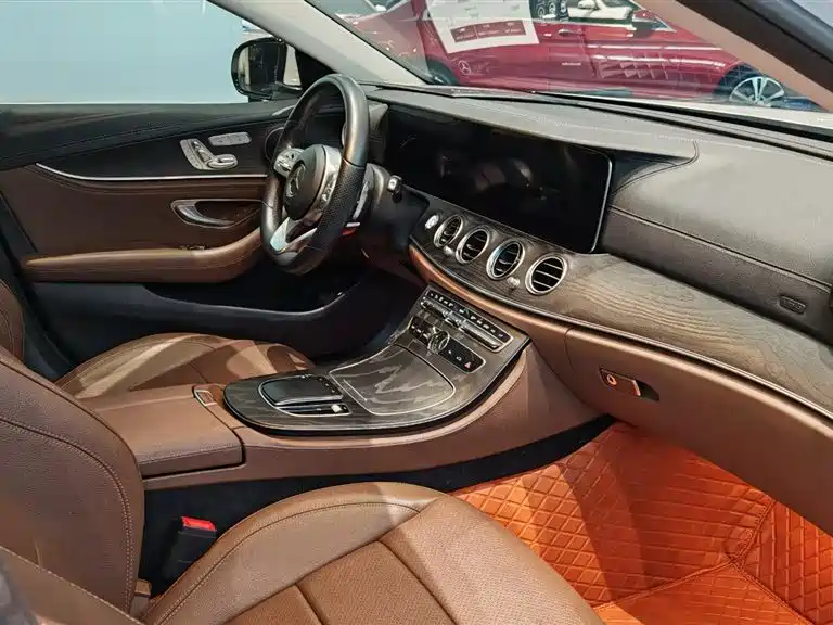 Mercedes-Benz E-Class 2019 — фото 13