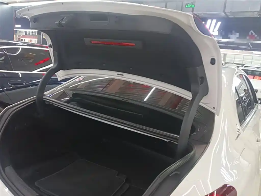 Mercedes-Benz C-Class 2025 — фото 19